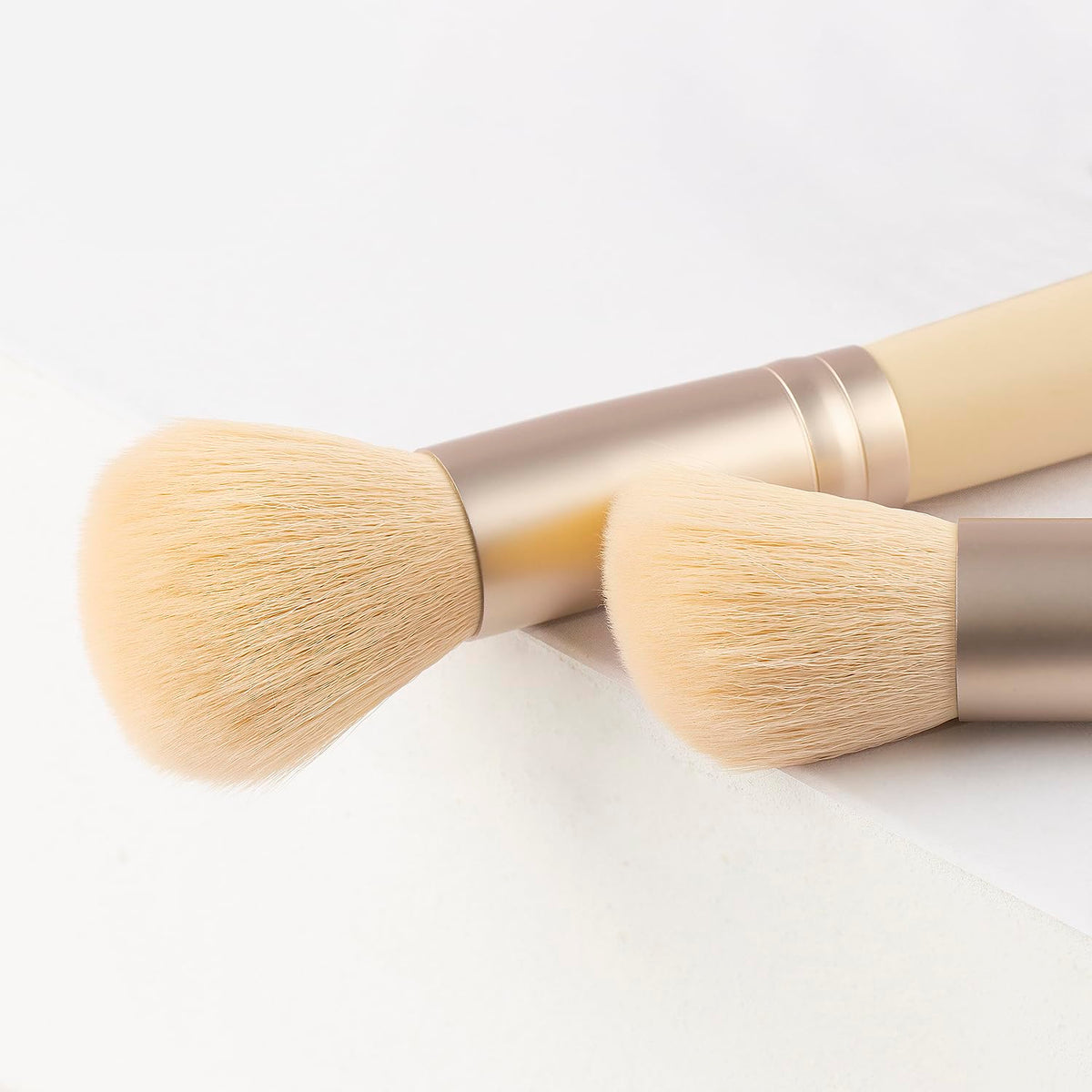 16-Piece Makeup Brush Set with Eyebrow Razor