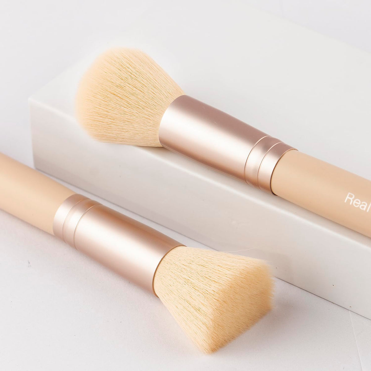 16-Piece Makeup Brush Set with Eyebrow Razor