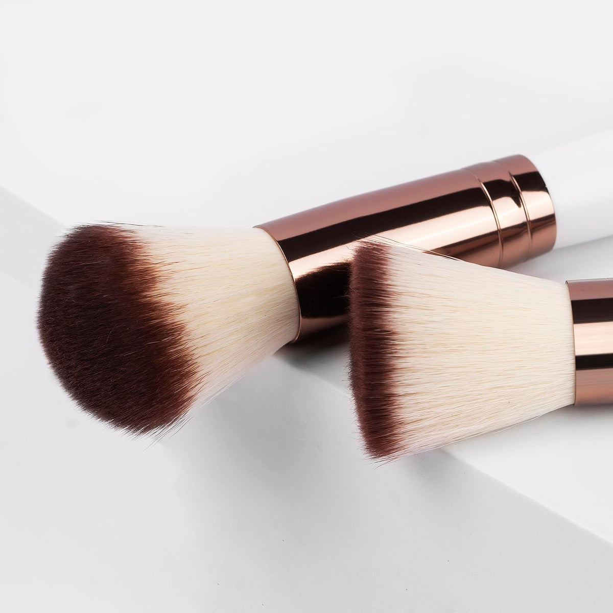 16-Piece Makeup Brush Set with Eyebrow Razor