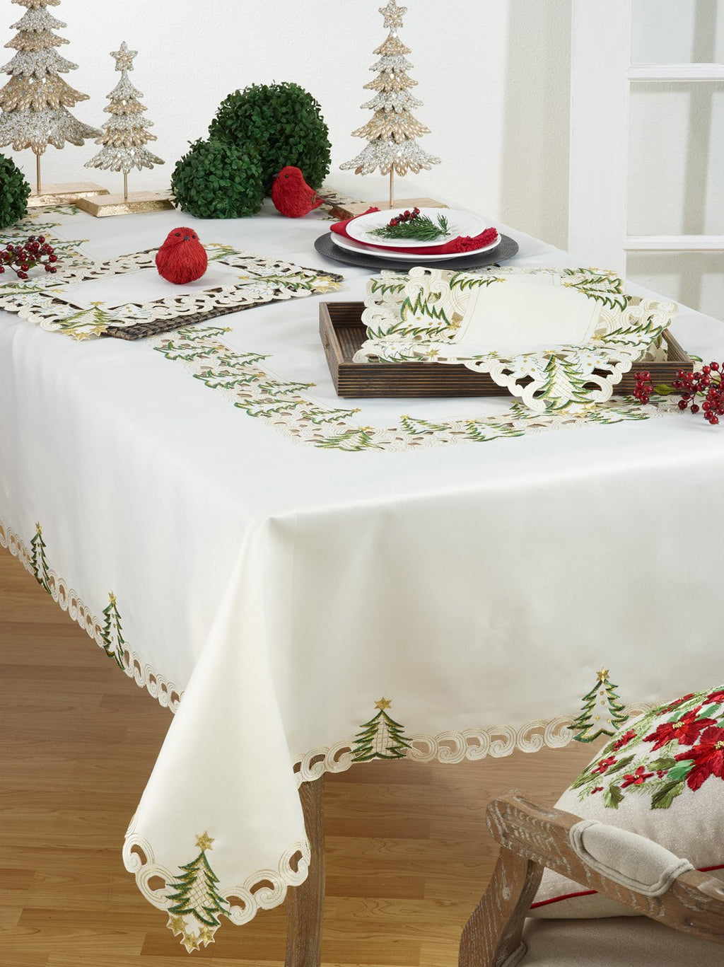 Fennco Styles Pandoro Christmas Tree Table Linen